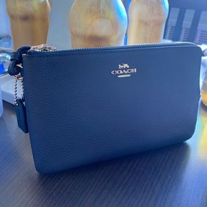 New Coach Double Zip Navy Wristlet